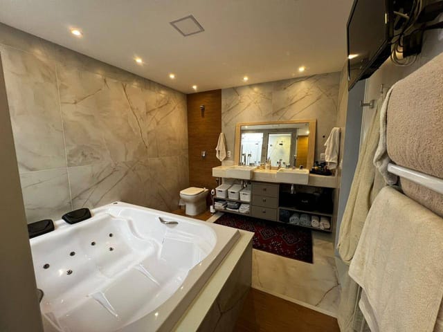 Cobertura / Penthouse 4 quartos e 5 banheiros, à venda, no bairro Valparaíso em Petrópolis