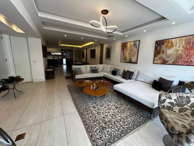 Cobertura / Penthouse 4 quartos e 5 banheiros, à venda, no bairro Valparaíso em Petrópolis