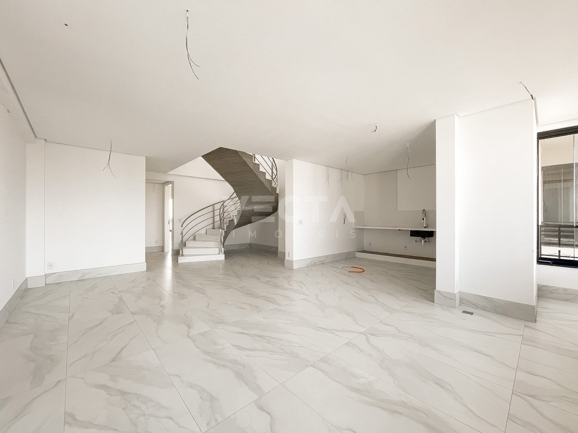 Cobertura à venda com 4 quartos, 582m² - Foto 1
