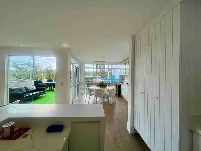 Cobertura / Penthouse 4 quartos e 4 banheiros, à venda, no bairro Jurerê em Florianópolis