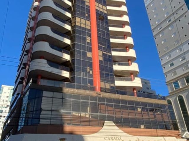 Cobertura / Penthouse com 385m² 4 quartos e 4 banheiros, à venda, no bairro Meia Praia em Itapema