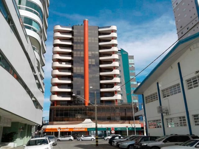 Cobertura / Penthouse com 385m² 4 quartos e 4 banheiros, à venda, no bairro Meia Praia em Itapema