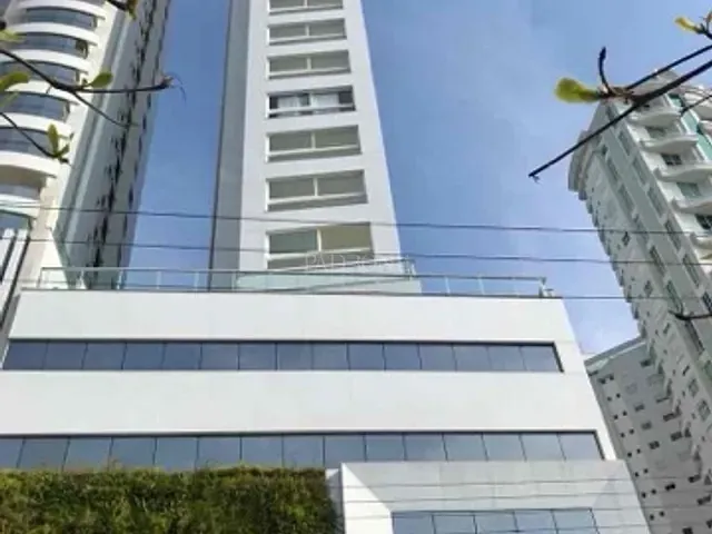 Cobertura / Penthouse com 650m² 7 quartos e 8 banheiros, à venda, no bairro Centro em Balneário Camboriú