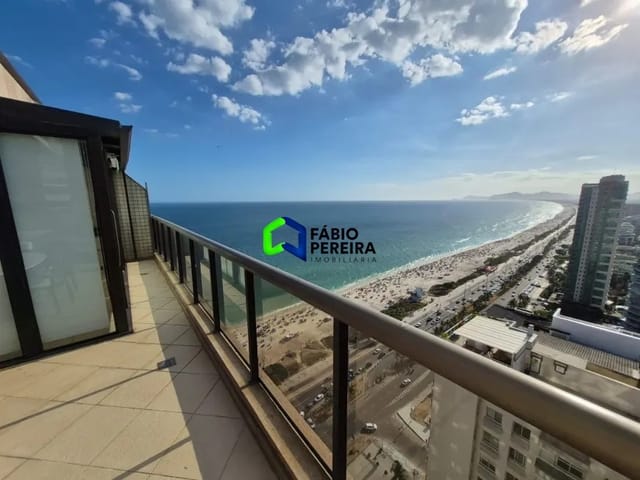 Cobertura com vista deslumbrante para o mar