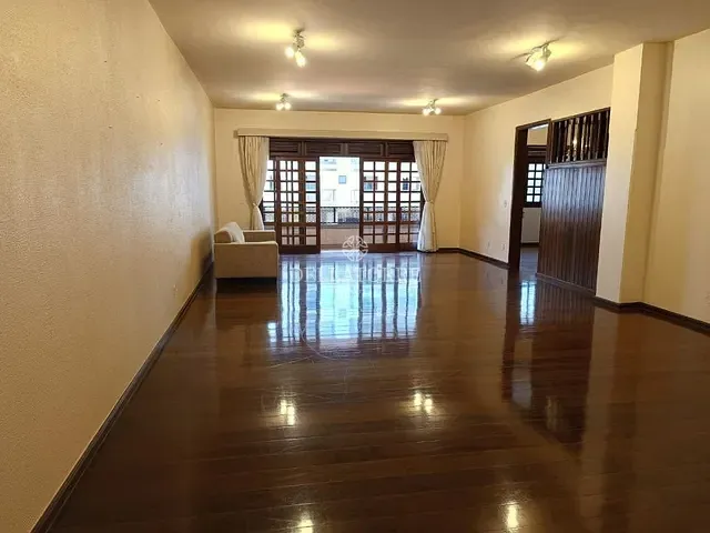 Cobertura / Penthouse com 700m² 6 quartos e 8 banheiros, à venda, no bairro Nossa Senhora de Fátima em Teresópolis