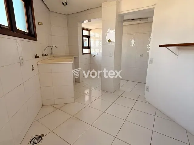 Cobertura / Penthouse 3 quartos e 4 banheiros, para alugar, no bairro Centro em Uruguaiana