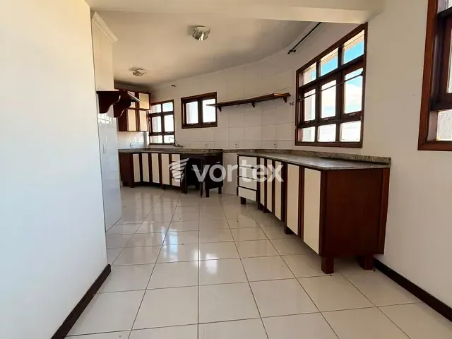 Cobertura / Penthouse 3 quartos e 4 banheiros, para alugar, no bairro Centro em Uruguaiana