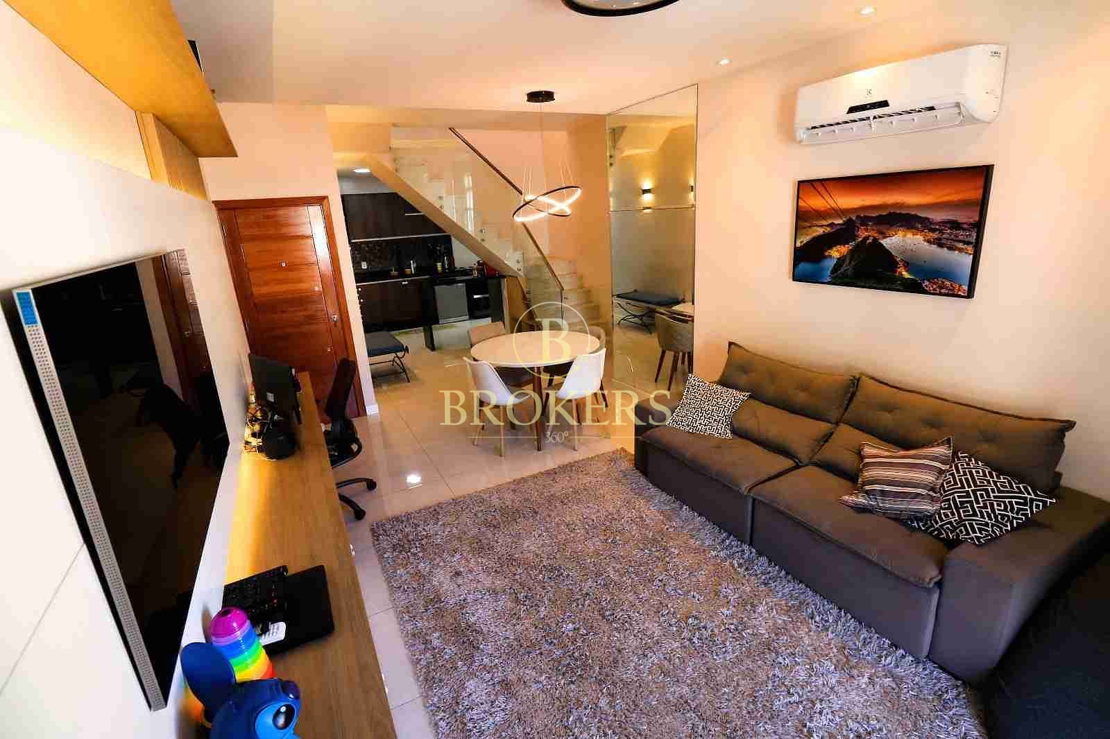 Cobertura modernizada à venda na Rua Barata Ribeiro - Copacabana. 4 quartos, terraço gourmet, vista livre, 1 vaga na escritura. 160 m².