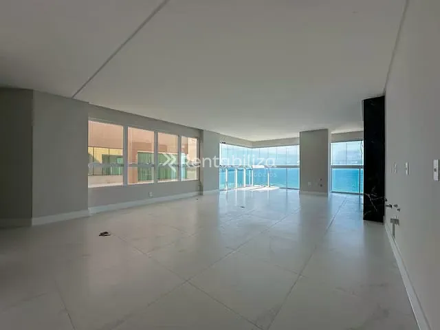 Cobertura / Penthouse 3 quartos e 4 banheiros, à venda, no bairro Meia Praia em Itapema
