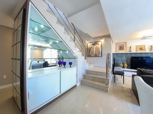 Cobertura / Penthouse 3 quartos e 5 banheiros, à venda ou para alugar, no bairro Pioneiros em Balneário Camboriú