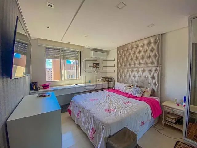 Cobertura / Penthouse 4 quartos e 5 banheiros, à venda, no bairro Centro em Londrina