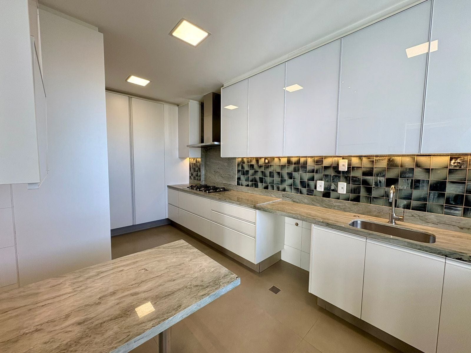 Cobertura à venda com 3 quartos, 420m² - Foto 8