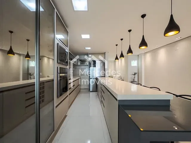 Cobertura / Penthouse com 296m² 5 quartos e 6 banheiros, para alugar, no bairro Cabeçudas em Itajaí