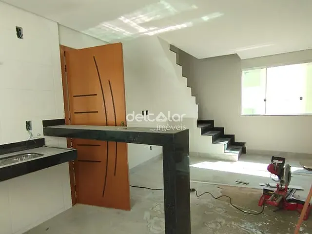 Cobertura / Penthouse com 150m² 5 quartos e 3 banheiros, à venda, no bairro Heliópolis em Belo Horizonte