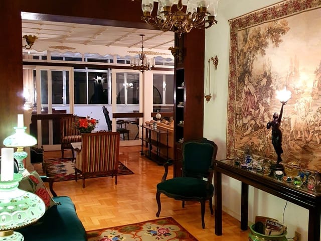 Cobertura / Penthouse 4 quartos e 2 banheiros, à venda ou para alugar, no bairro Taquara em Petrópolis