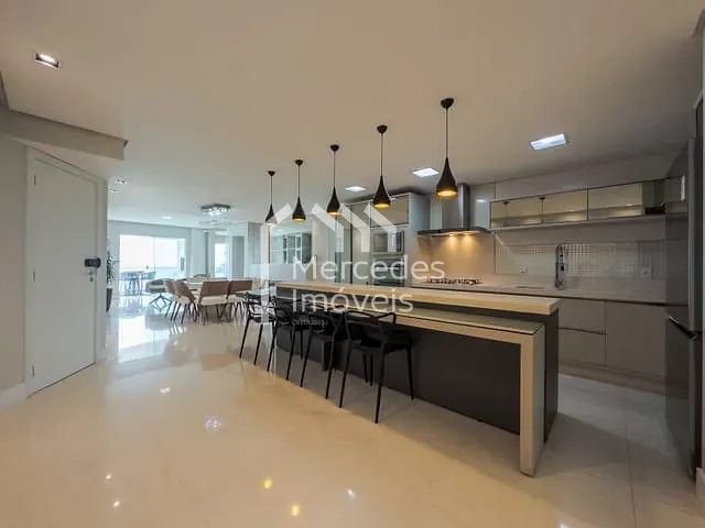 Cobertura / Penthouse com 365m² 5 quartos e 6 banheiros, à venda, no bairro Cabeçudas em Itajaí