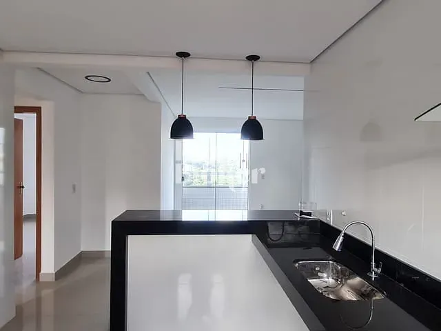 Apartamento 3 quartos e 2 banheiros, à venda, no bairro Cabral em Contagem