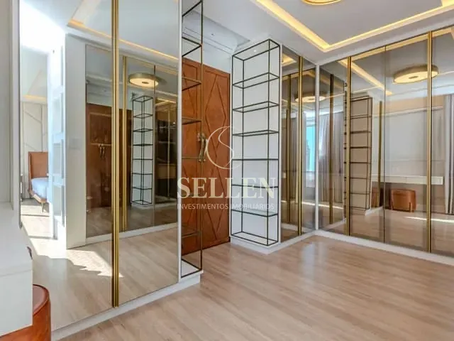 Cobertura / Penthouse 3 quartos e 4 banheiros, à venda, no bairro Centro em Balneário Camboriú