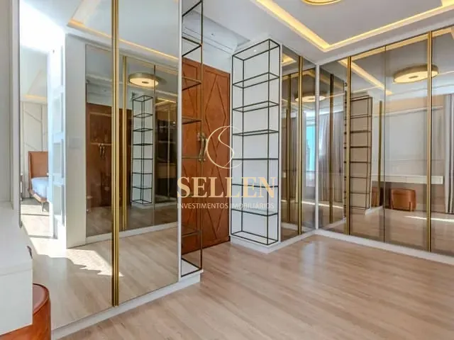 Cobertura / Penthouse 3 quartos e 4 banheiros, à venda, no bairro Centro em Balneário Camboriú