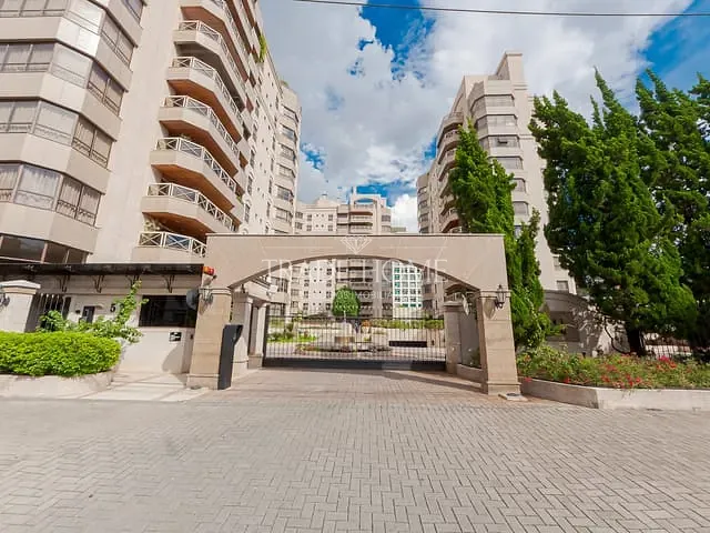 Cobertura / Penthouse com 840m² 4 quartos e 6 banheiros, à venda, no bairro Batel em Curitiba