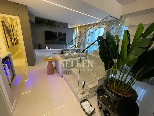 Cobertura / Penthouse com 347m² 3 quartos e 5 banheiros, à venda, no bairro Centro em Balneário Camboriú
