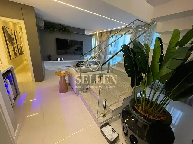 Cobertura / Penthouse com 347m² 3 quartos e 5 banheiros, à venda, no bairro Centro em Balneário Camboriú