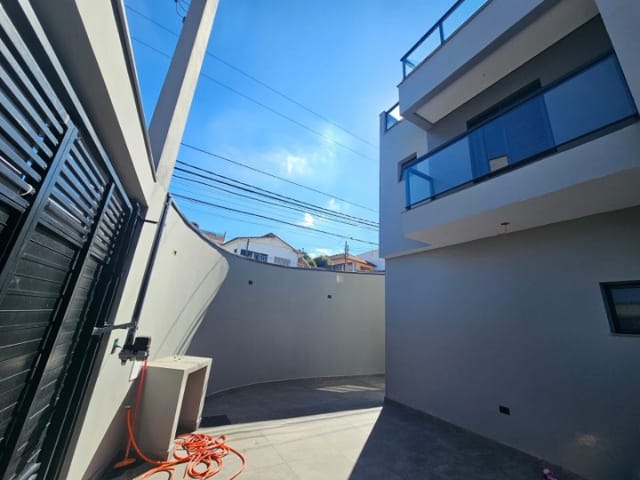 Sobrado 2 quartos e 2 banheiros, à venda, no bairro Vila Linda em Santo André