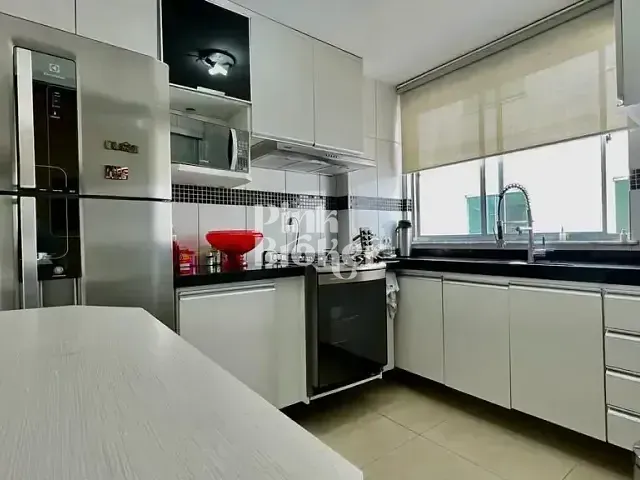 Cobertura / Penthouse com 180m² 3 quartos e 3 banheiros, à venda, no bairro Cabral em Contagem