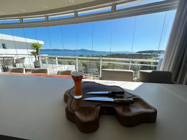Cobertura / Penthouse 4 quartos e 5 banheiros, à venda ou para alugar, no bairro Cachoeira do Bom Jesus em Florianópolis