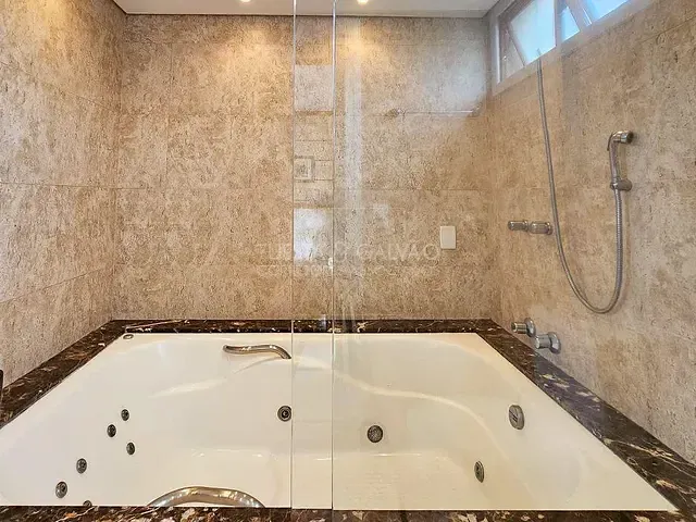 Cobertura / Penthouse com 246m² 3 quartos e 5 banheiros, à venda, no bairro Água Verde em Curitiba