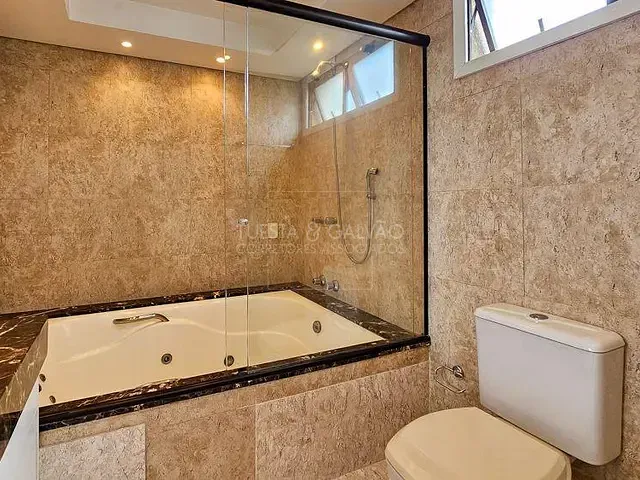 Cobertura / Penthouse com 246m² 3 quartos e 5 banheiros, à venda, no bairro Água Verde em Curitiba