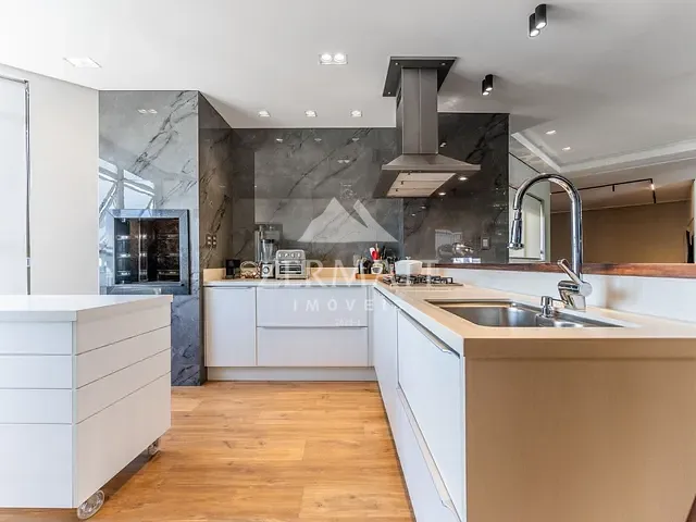 Cobertura / Penthouse com 570m² 5 quartos e 6 banheiros, à venda, no bairro Ponta Aguda em Blumenau