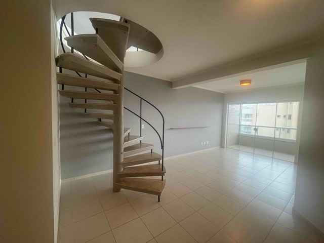 Foto do Apartamento - Cobertura duplex com 04 dormitórios para locação , no bairro Indaiá, Caraguatatuba, Litoral Norte de SP | Innova Imobiliária