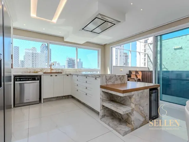 Cobertura / Penthouse 3 quartos e 4 banheiros, à venda, no bairro Centro em Balneário Camboriú