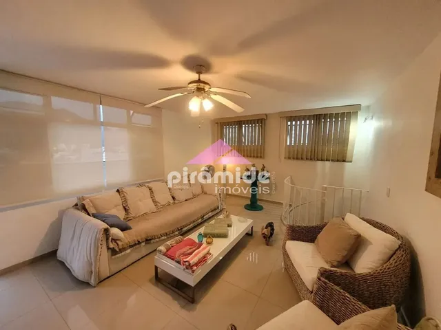 Cobertura / Penthouse com 211m² 3 quartos e 3 banheiros, à venda ou para alugar, no bairro Centro em Caraguatatuba