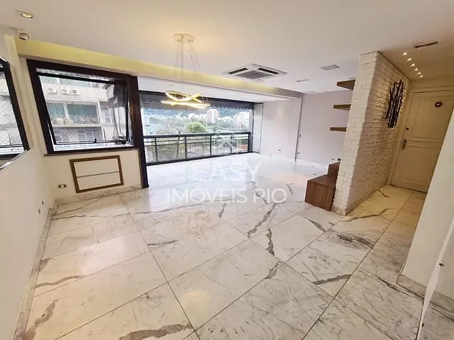Cobertura / Penthouse com 300m² 4 quartos e 3 banheiros, à venda ou para alugar, no bairro Lagoa em Rio de Janeiro