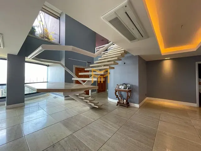 Cobertura / Penthouse com 1000m² 4 quartos e 7 banheiros, à venda ou para alugar, no bairro Campina em Belém