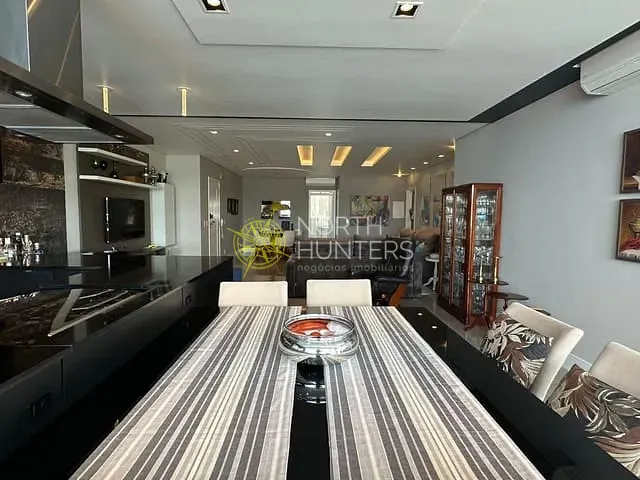 Cobertura / Penthouse com 345m² 4 quartos e 4 banheiros, à venda ou para alugar, no bairro Jurerê em Florianópolis