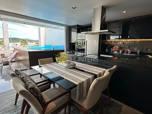 Cobertura / Penthouse com 345m² 4 quartos e 4 banheiros, à venda ou para alugar, no bairro Jurerê em Florianópolis