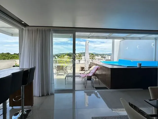 Cobertura / Penthouse com 345m² 4 quartos e 4 banheiros, à venda ou para alugar, no bairro Jurerê em Florianópolis