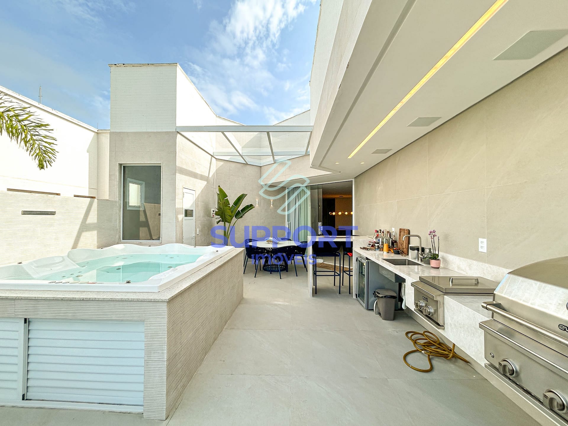 Cobertura à venda com 3 quartos, 220m² - Foto 1