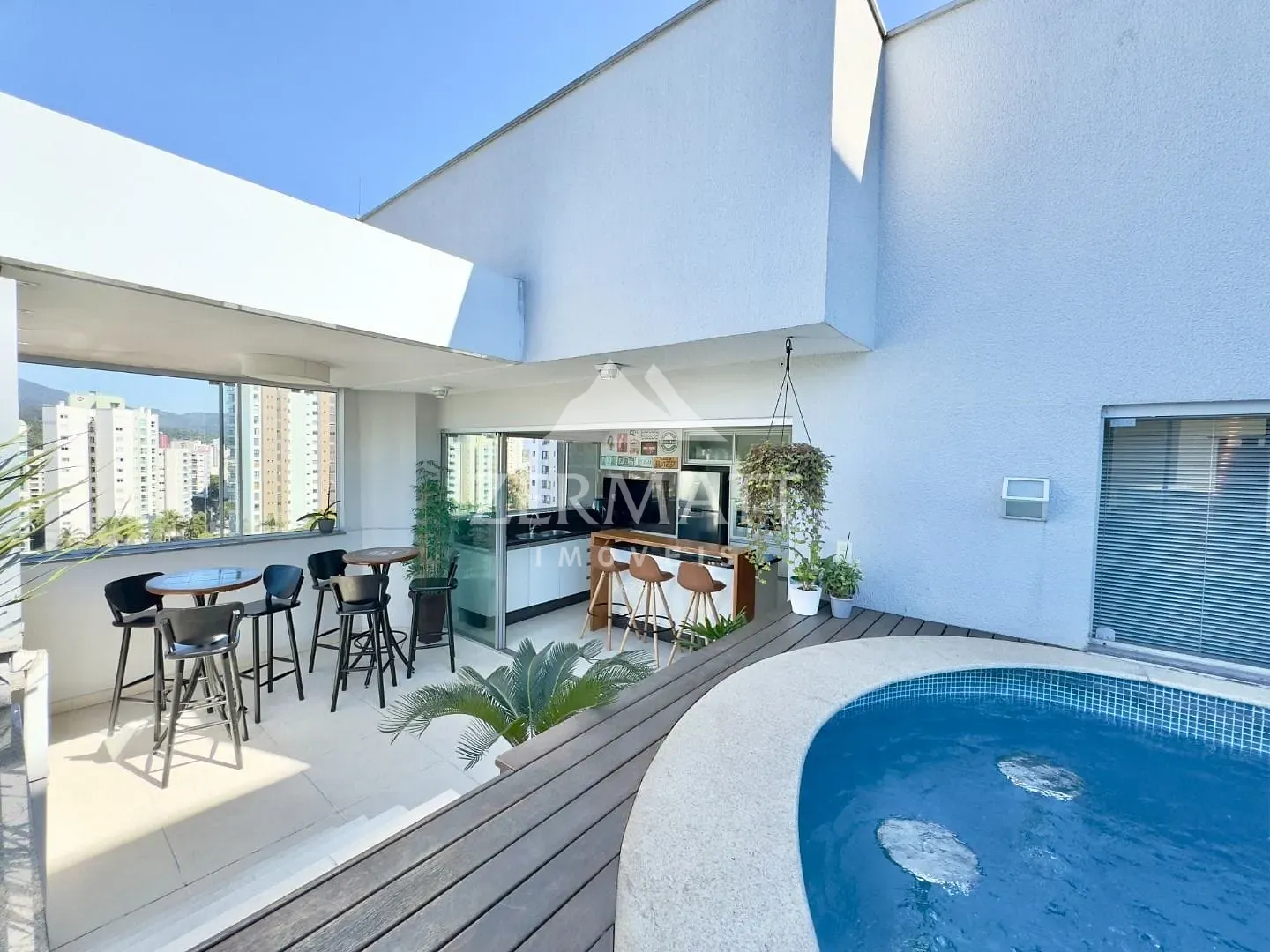 Cobertura duplex com duas suites no Victor Konder — foto 4