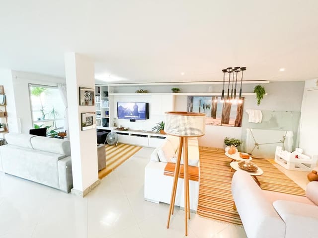 Cobertura / Penthouse com 304m² 3 quartos e 3 banheiros, à venda, no bairro Granja dos Cavaleiros em Macaé