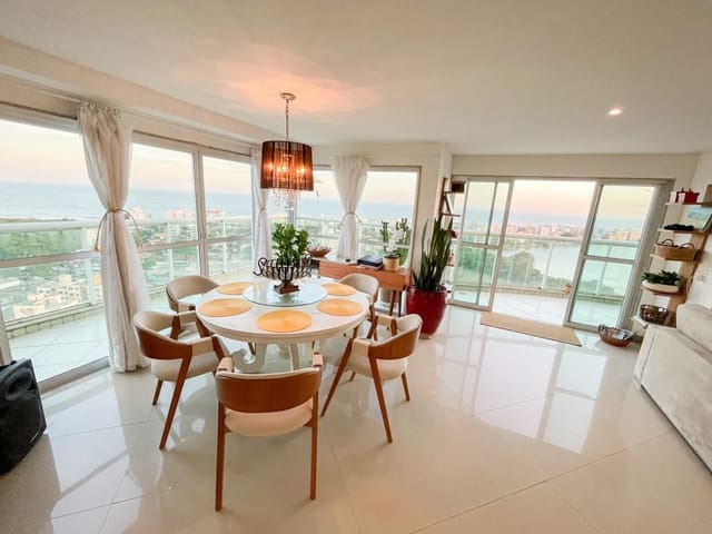 Cobertura / Penthouse com 304m² 3 quartos e 3 banheiros, à venda, no bairro Granja dos Cavaleiros em Macaé