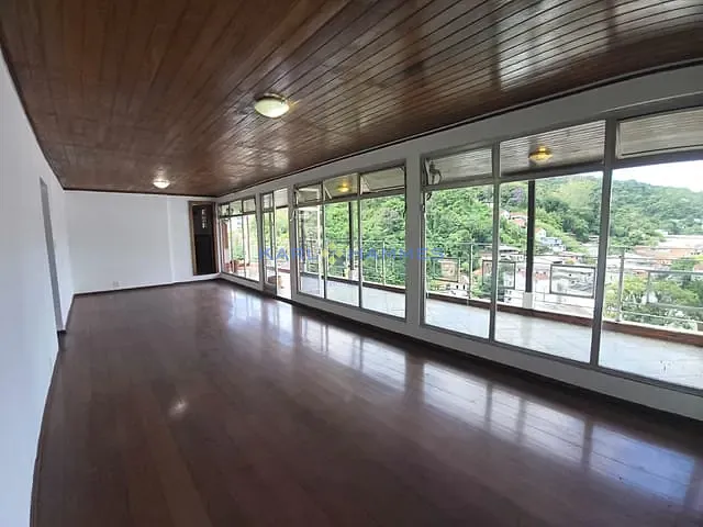 Cobertura / Penthouse 4 quartos e 4 banheiros, à venda ou para alugar, no bairro Centro em Petrópolis