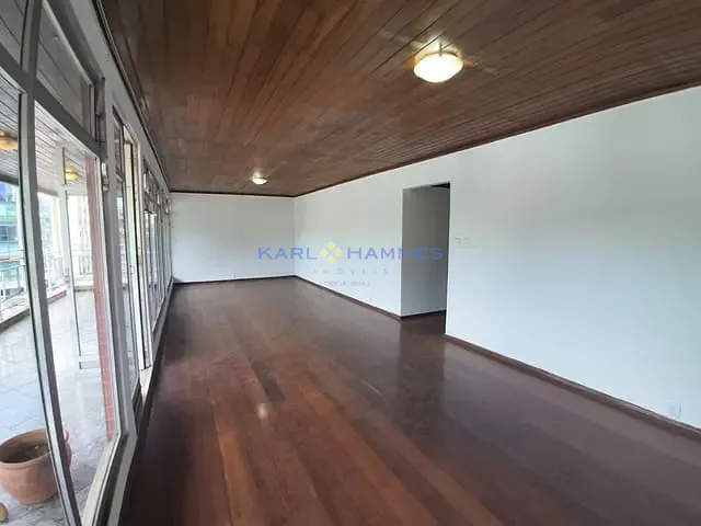 Cobertura / Penthouse 4 quartos e 4 banheiros, à venda ou para alugar, no bairro Centro em Petrópolis