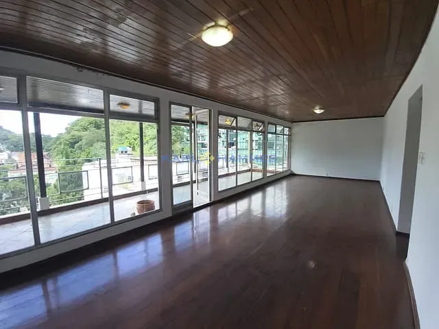 Cobertura / Penthouse 4 quartos e 4 banheiros, à venda ou para alugar, no bairro Centro em Petrópolis