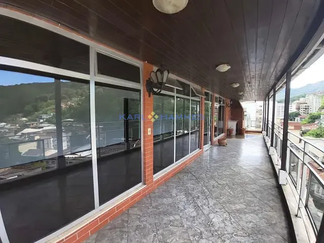 Cobertura / Penthouse 4 quartos e 4 banheiros, à venda ou para alugar, no bairro Centro em Petrópolis
