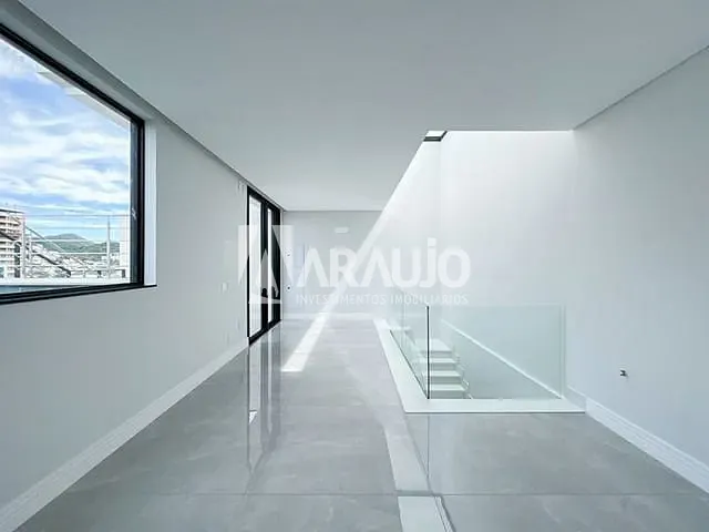 Cobertura / Penthouse 3 quartos e 3 banheiros, à venda, no bairro Praia Brava em Itajaí