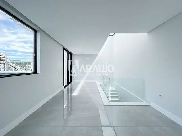 Cobertura / Penthouse 3 quartos e 3 banheiros, à venda, no bairro Praia Brava em Itajaí